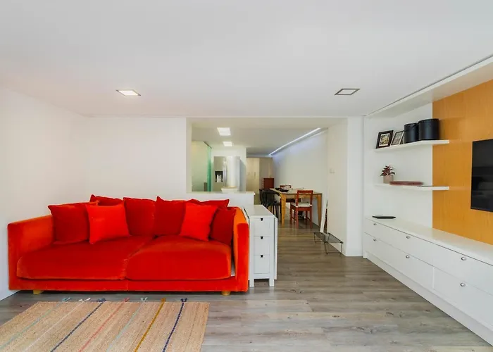 Central Retreat: Cozy Duplex With A Balcony * Lissabon