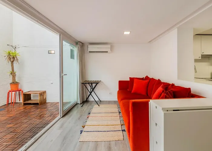 Central Retreat: Cozy Duplex With A Balcony Appartement