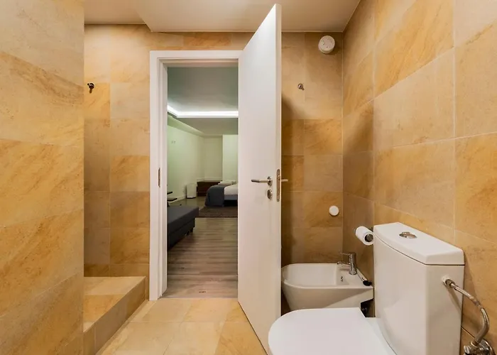 Central Retreat: Cozy Duplex With A Balcony Appartement