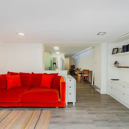 Central Retreat: Cozy Duplex With A Balcony * 리스본