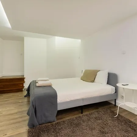 Central Retreat: Cozy Duplex With A Balcony * 리스본