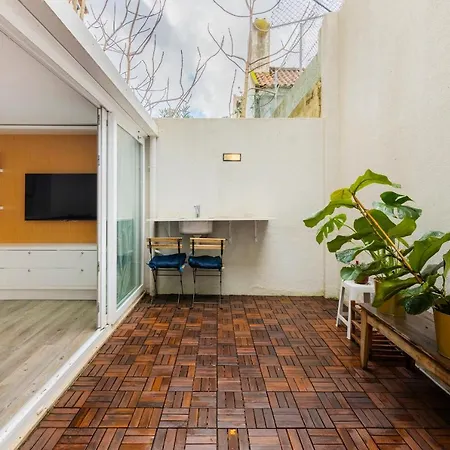 아파트 Central Retreat: Cozy Duplex With A Balcony 리스본
