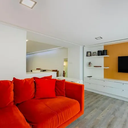 Central Retreat: Cozy Duplex With A Balcony * 리스본