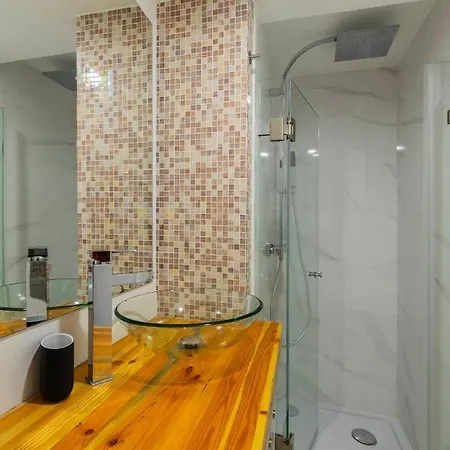 شقة Central Retreat: Cozy Duplex With A Balcony *