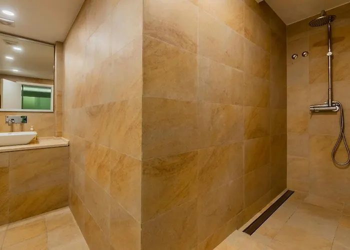 Central Retreat: Cozy Duplex With A Balcony * Lissabon